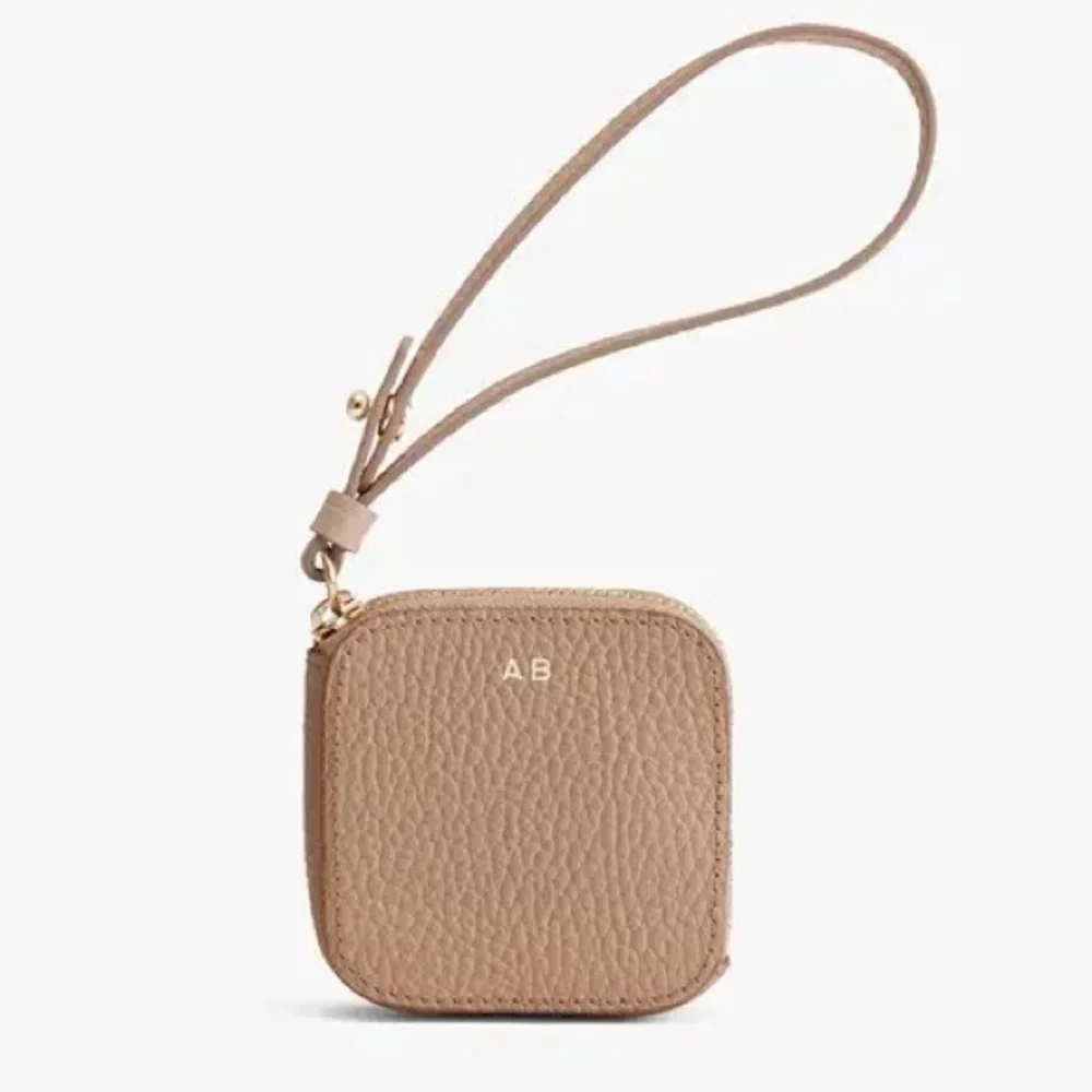 CUYANA Pebbled Leather Airpod Case in Beige